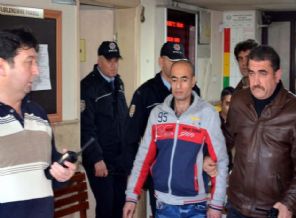 Manisa'da Kur'an-ı Kerim'e benzin döküp yaktılar!