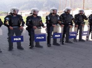 Paralel polislerden akla gelmeyecek 'Gezi' oyunu!