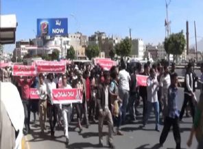 Yemen'de karşıt yürüyüşler
