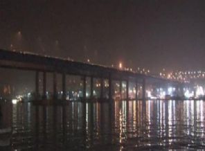 Haliç Köprüsü'nden denize atlayan genç kurtuldu