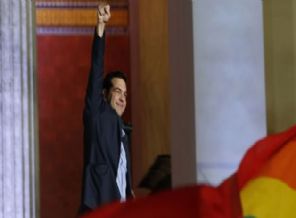 Ateist liderin İncil'e el basması gerekiyor