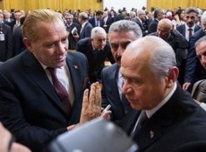 Bahçeli Atatürk selfie'sini reddetti