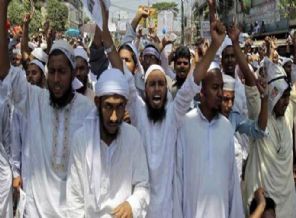 Bangladeş seçim için sokakta