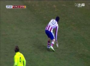 Arda Turan hakeme ayakkabısını fırlattı