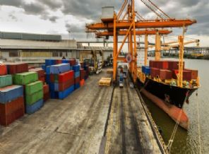 Dış ticaret açığı yüzde 15,4 azaldı