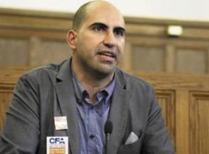 İsrail'i eleştirdiği için üniversiteden atılan profesöre destek