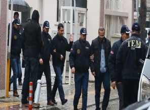 Paralel'in İzmir ayağında 2 tutuklama