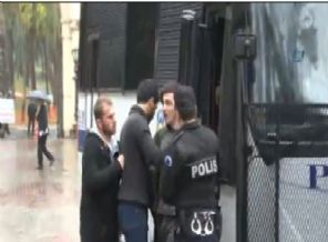 Başbakanlık Ofisi önünde eylem