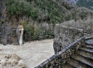 Yunanistan'daki Osmanlı emaneti yıkıldı