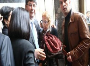 'Başbakan'ım size yalan söylüyorlar'