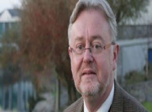 Baskılara dayanamadi istifa etti