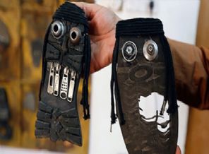 Eski ayakkabılardan 'IŞİD' yapıyor