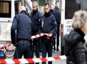 Fransa'da askere saldırı