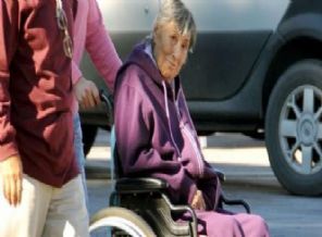 Ünlü sanatçı hastaneye kaldırıldı