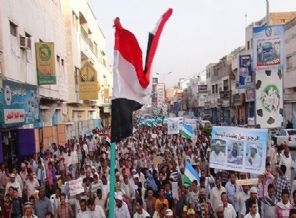 Yemen'de binlerce kişi Husileri protesto etti
