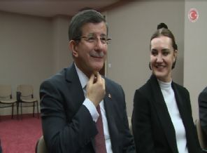 Bakın Davutoğlu hangi dili öğreniyor
