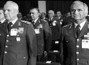 Kenan Evren herşeyi unuttu