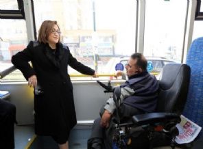 Fatma Şahin engelsiz otobüse bindi