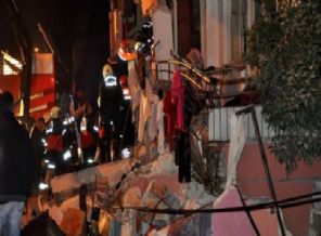 Mersin'de bina çöktü!