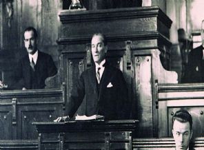 İngilizler Atatürk'e neden fahri doktora vermemiş?