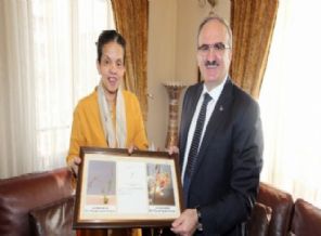 Sri Lanka’daki çiçeğe Erdoğan ismi verildi