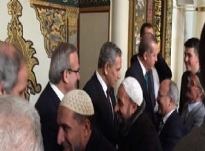 5 bin kişiyle tek tek tokalaştı