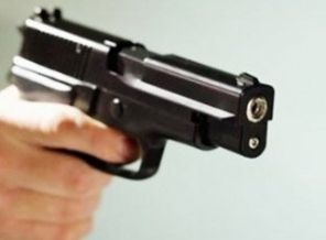 Boşandığı eşini silahla vurdu