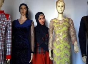 Gazze'de moda tasarımcısı olmayı başardı