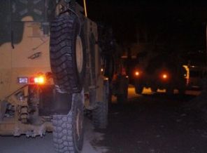 Hakkari'de askeri araç devrildi