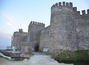 Kaleden tarihi savaş topu çalındı