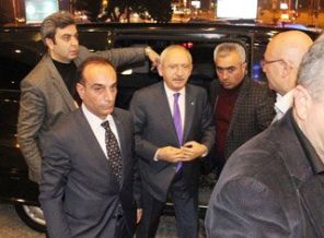 Kılıçdaroğlu aracında kilitli kaldı