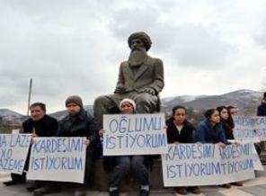 Anne, PKK'ya katılan çocuğu için açlık grevinde