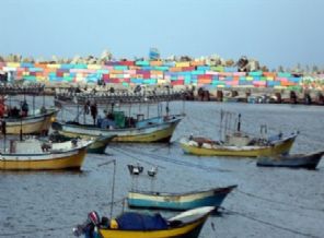 Gazze için dilek şişeleri denize bırakıldı