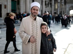 Fenerbahçeli imam Demba Ba'yı bekliyor