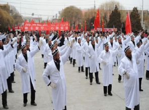 İmamlara zorla dans ettirildi