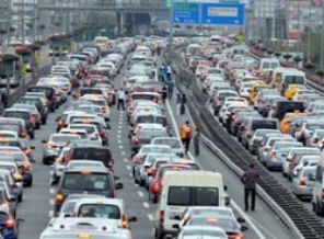 Yarıyıl tatili bitti İstanbul trafiği felç oldu