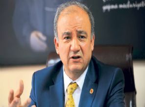 Üniversite rektörü de istifa etti