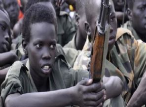 Çocuk askerler silah bıraktı