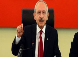 'Demokrasi ayaklarımızın altından kayıyor'