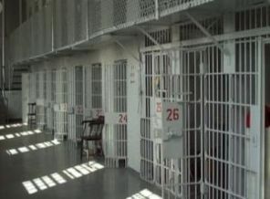 İsyan eden mahkumlar intihar etti