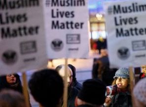 BBC'ye 3 Müslüman genç protestosu