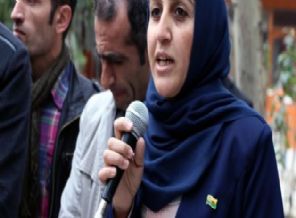 İlçe Başkanı Öcalan rozeti taktı!