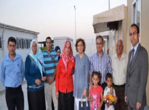 Suriyeli ailelere 'Nakit Kart' dağıtılıyor