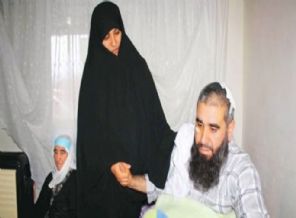 Sakallı adamı IŞİD'çi diye öldüresiye dövdüler