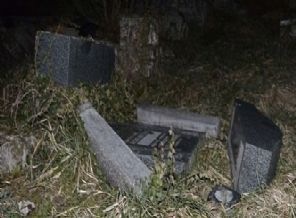 Yahudi mezarlığı tahrip edildi