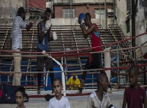 Yoksulluğa karşı yumruk sallıyorlar