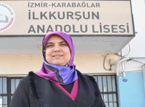 Başörtü mağduru öğretmen görevine döndü