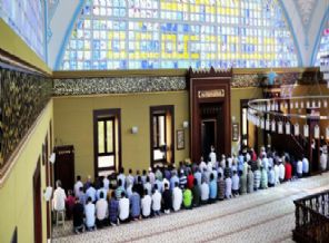 Hollanda 3 imamın vizesini iptal etti