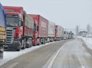 Yüzlerce TIR bekletiliyor