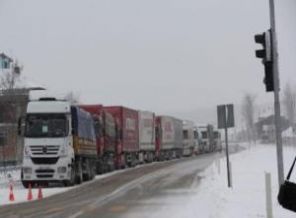 210 TIR yolda kaldı